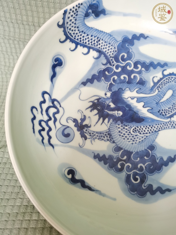古玩陶瓷過墻龍紋青花盤真品鑒賞圖