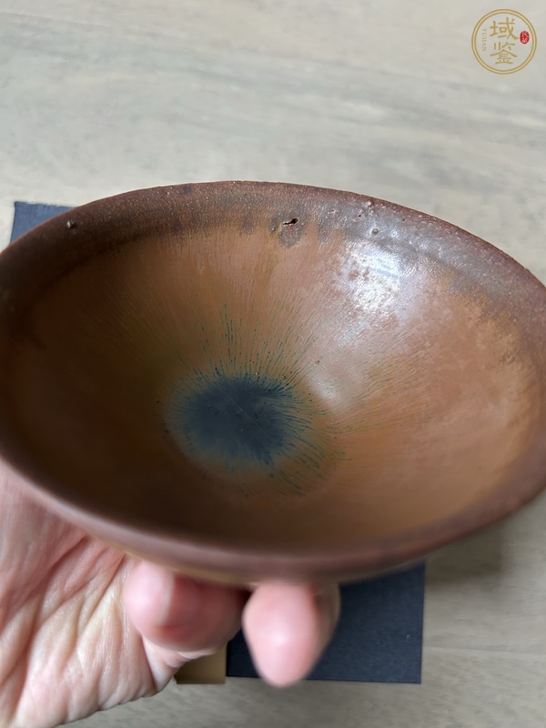古玩陶瓷建窯系柿紅釉茶盞真品鑒賞圖