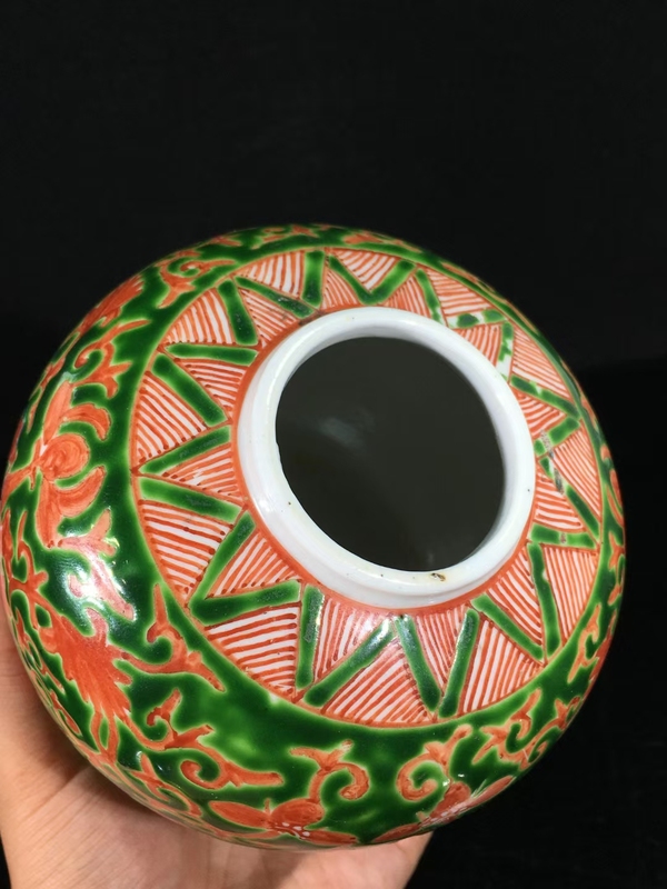 古玩陶瓷（全品）晚清紅綠彩花卉紋飾罐高 12 厘米拍賣，當(dāng)前價格1880元