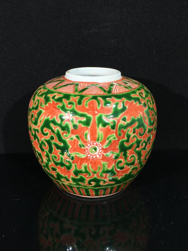 古玩陶瓷(全品)晚清紅綠彩花卉紋飾罐高 12 厘米拍賣,當(dāng)前價格1880元