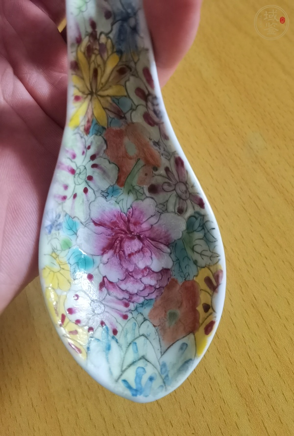 古玩陶瓷粉彩花卉紋調羹真品鑒賞圖