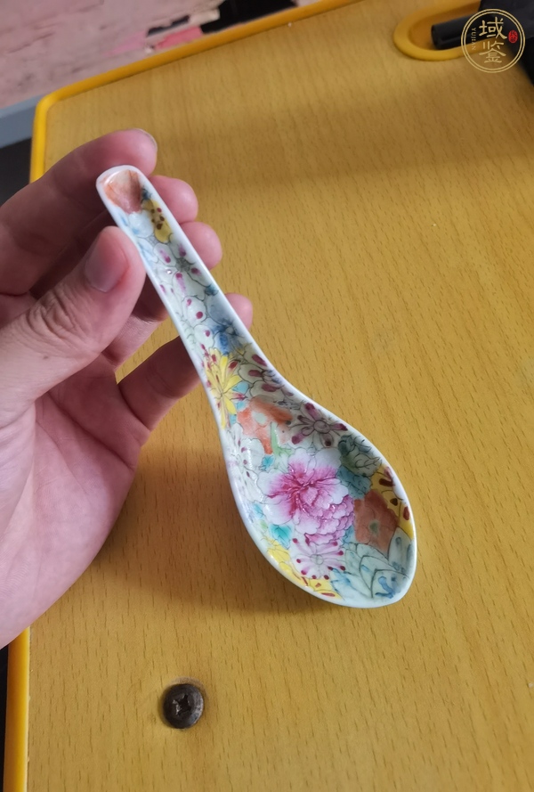 古玩陶瓷粉彩花卉紋調羹真品鑒賞圖