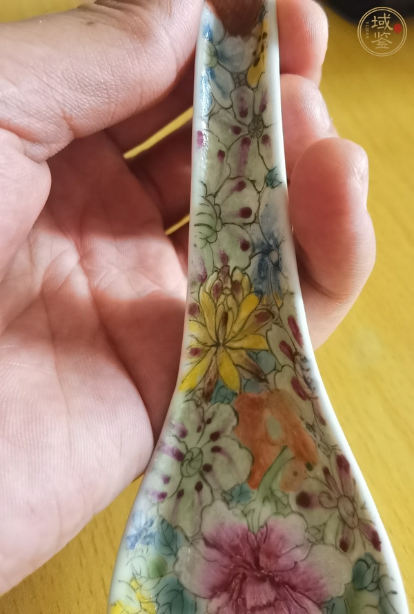 古玩陶瓷粉彩花卉紋調羹真品鑒賞圖
