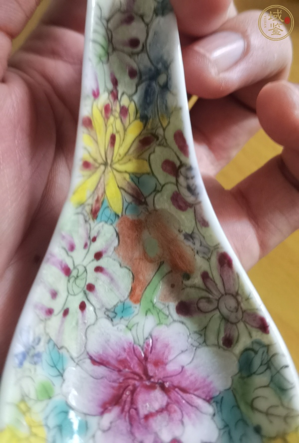 古玩陶瓷粉彩花卉紋調羹真品鑒賞圖