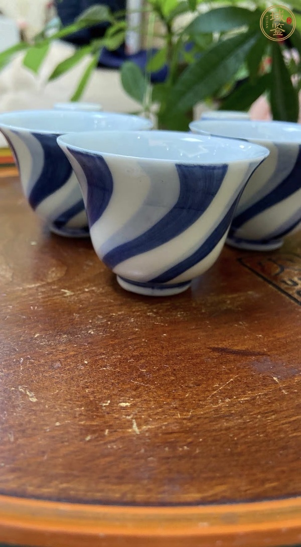 古玩陶瓷日本明治青花仰鐘杯真品鑒賞圖