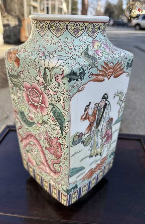 古玩陶瓷創匯期 粉彩人物琮瓶真品鑒賞圖