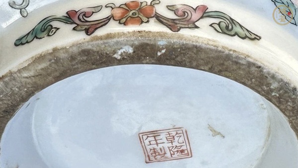 古玩陶瓷創匯期 粉彩人物琮瓶真品鑒賞圖