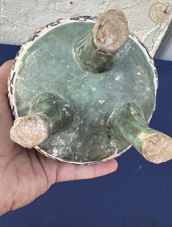古玩陶瓷三足香爐真品鑒賞圖
