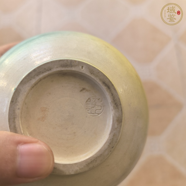 古玩陶瓷日本明治桃花洞品種膽瓶真品鑒賞圖
