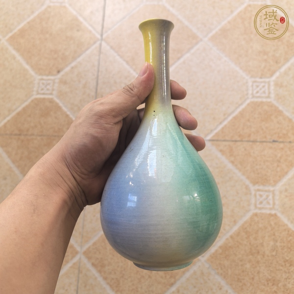 古玩陶瓷日本明治桃花洞品種膽瓶真品鑒賞圖