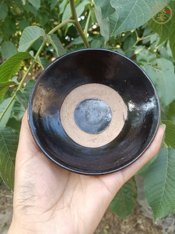 古玩陶瓷澀圈圈足疊燒工藝黑釉碗真品鑒賞圖