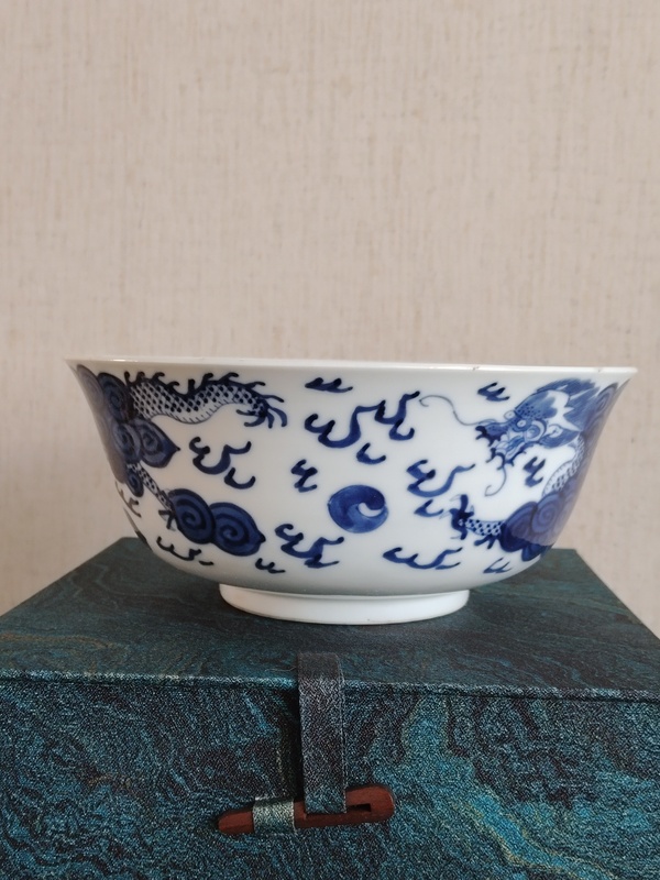 古玩陶瓷晚清青花云龍紋碗拍賣，當(dāng)前價格2900元