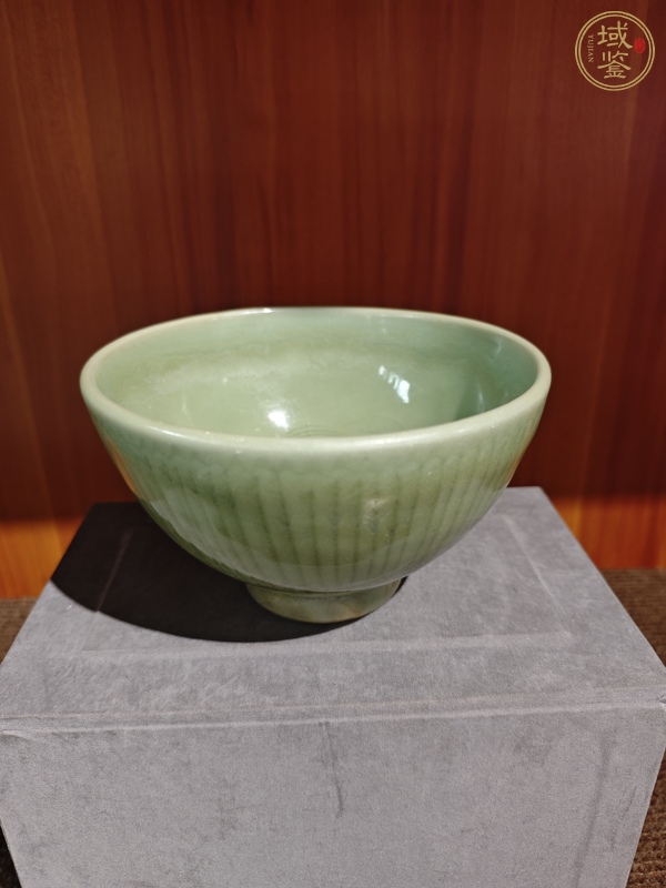古玩陶瓷龍泉青釉深腹碗真品鑒賞圖