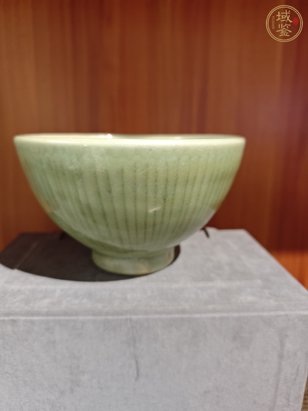 古玩陶瓷龍泉青釉深腹碗真品鑒賞圖