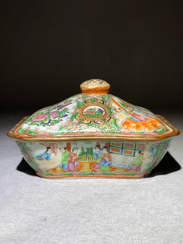 古玩轉(zhuǎn)賣晚清滿工廣彩開(kāi)窗人物花鳥(niǎo)蓋盤口徑22cm拍賣，當(dāng)前價(jià)格0元