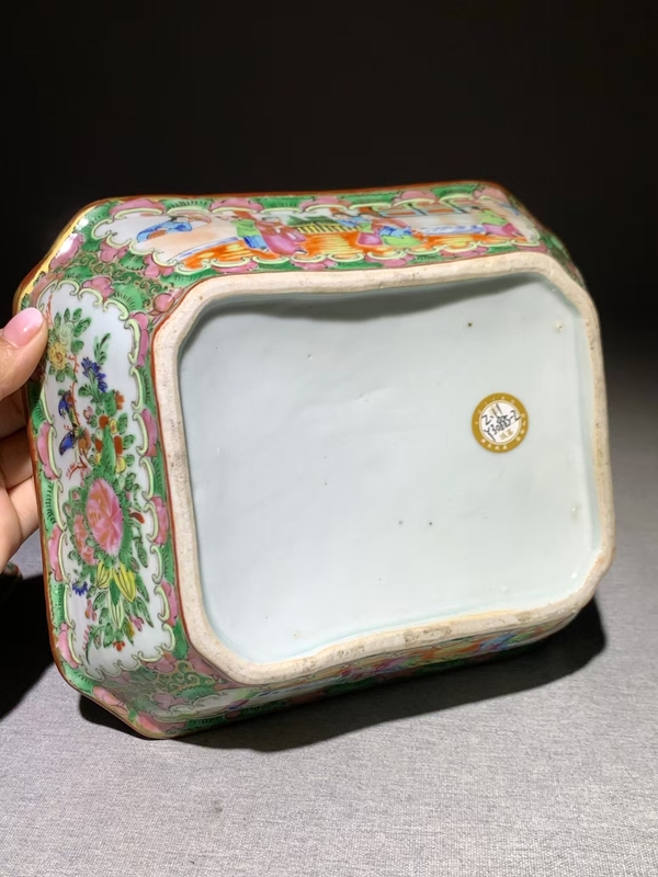 古玩陶瓷晚清滿工廣彩開窗人物花鳥蓋盤口徑22cm拍賣,當(dāng)前價(jià)格2698元