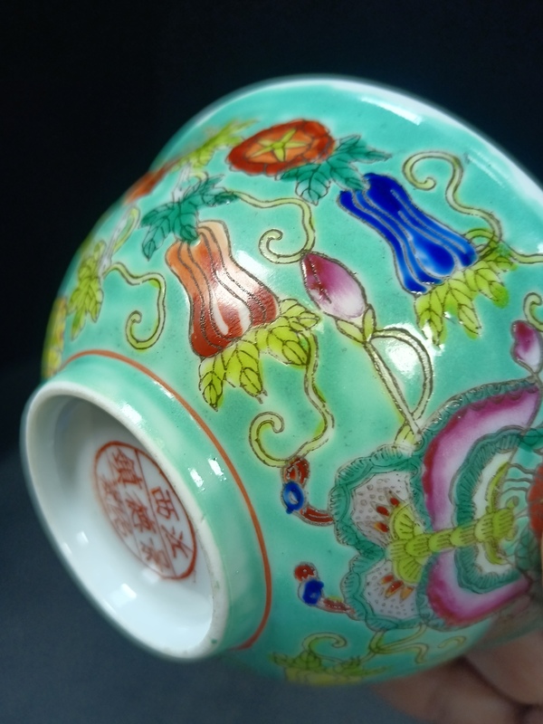 古玩陶瓷(全美品)民國時期松石綠地粉彩瓜蝶紋碗口徑11.2cm拍賣,當前價格990元