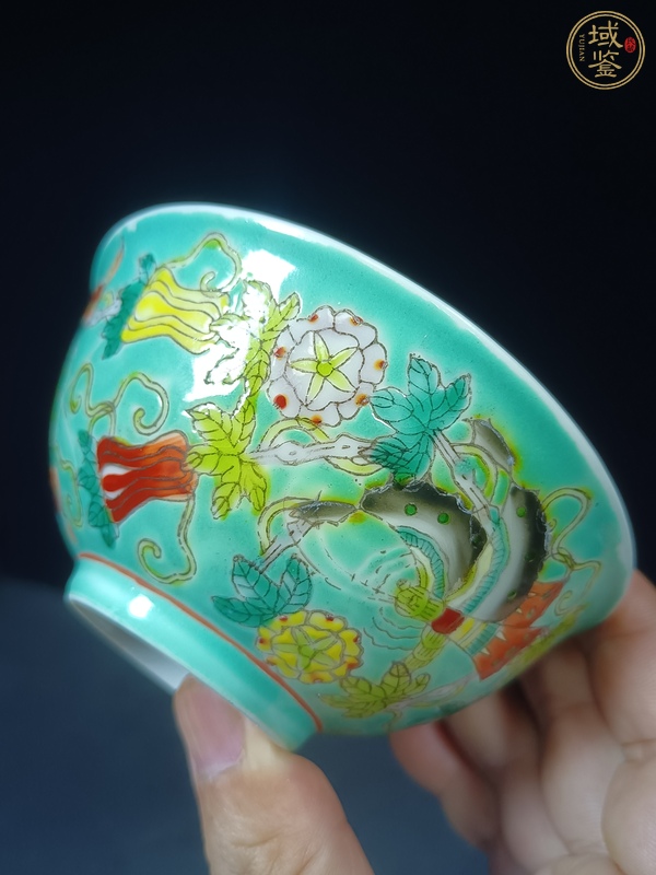 古玩陶瓷瓜蝶連綿粉彩碗真品鑒賞圖