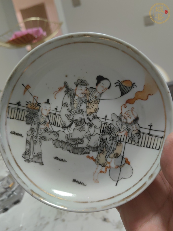 古玩陶瓷墨彩加礬紅人物臥盤真品鑒賞圖
