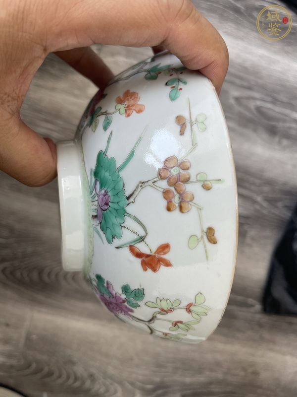 古玩陶瓷粉彩花卉紋碗真品鑒賞圖