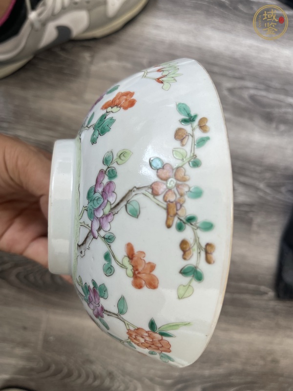 古玩陶瓷粉彩花卉紋碗真品鑒賞圖