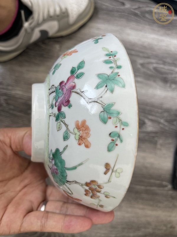 古玩陶瓷粉彩花卉紋碗真品鑒賞圖