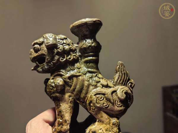 古玩陶瓷獅子燭臺真品鑒賞圖