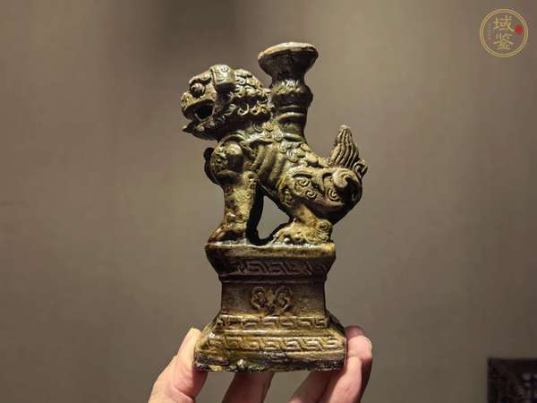 古玩陶瓷獅子燭臺真品鑒賞圖