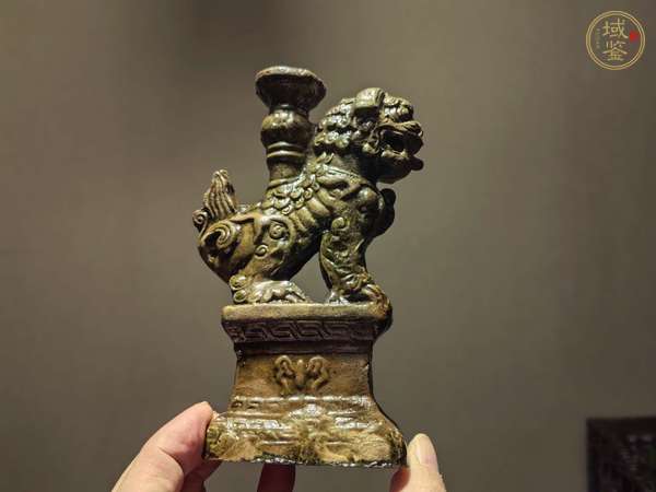 古玩陶瓷獅子燭臺真品鑒賞圖