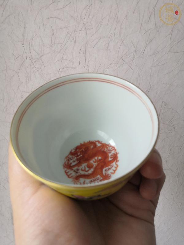 古玩陶瓷光緒黃底粉彩杯真品鑒賞圖