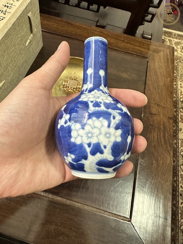 古玩陶瓷青花冰梅天球瓶真品鑒賞圖