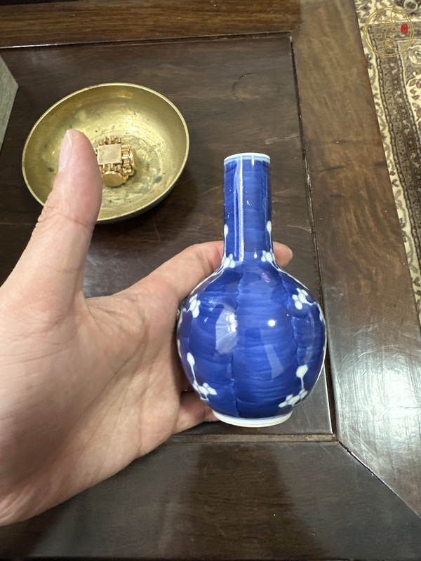 古玩陶瓷青花冰梅天球瓶真品鑒賞圖
