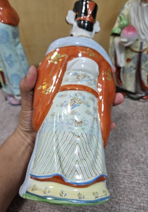 古玩陶瓷粉彩三星造像拍賣(mài)，當(dāng)前價(jià)格1200元