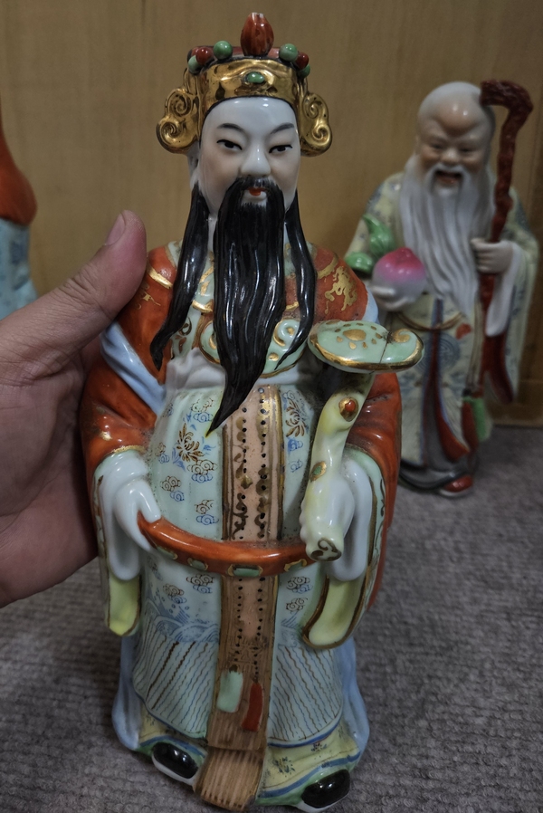 古玩陶瓷粉彩三星造像拍賣(mài)，當(dāng)前價(jià)格1200元