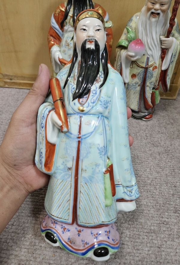 古玩陶瓷粉彩三星造像拍賣(mài),當(dāng)前價(jià)格1200元