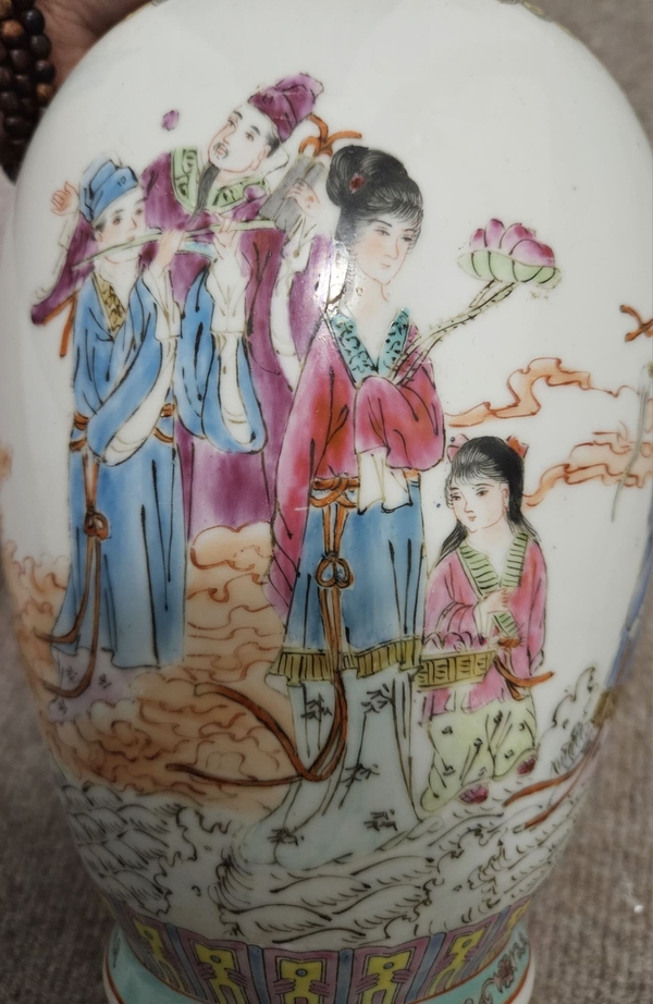 古玩陶瓷粉彩八仙人物盤口瓶拍賣，當前價格1200元