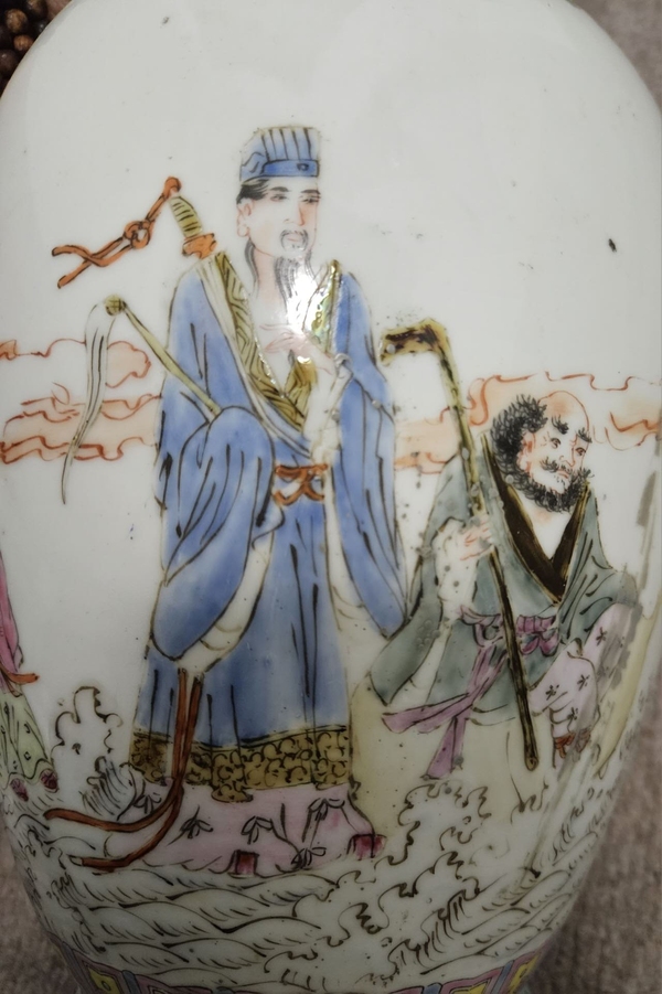 古玩轉(zhuǎn)賣粉彩八仙人物盤口瓶拍賣，當(dāng)前價(jià)格1580元