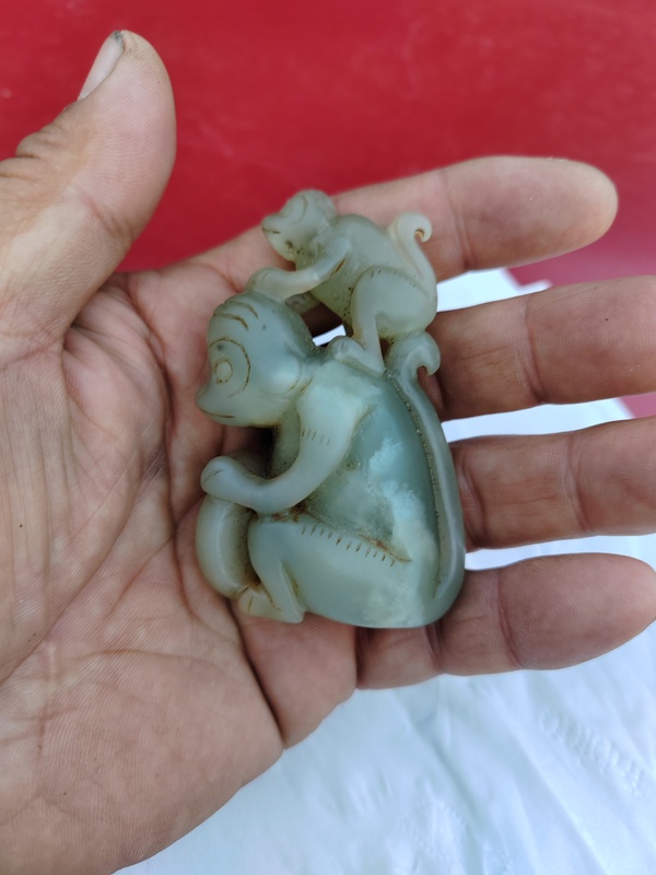 古玩玉器岫玉雕“輩輩侯”把件拍賣,當前價格1266元
