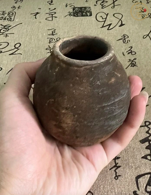 古玩陶瓷洪塘窯褐釉茶入真品鑒賞圖
