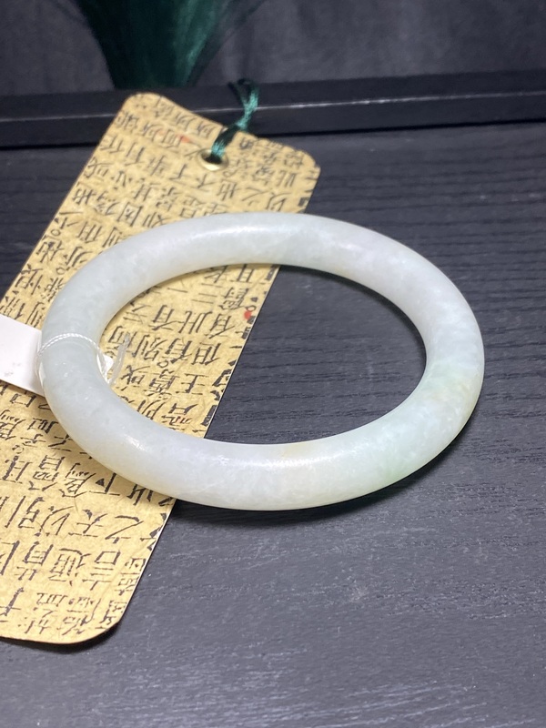 古玩玉器清代天然翡翠手鐲拍賣，當(dāng)前價格9500元