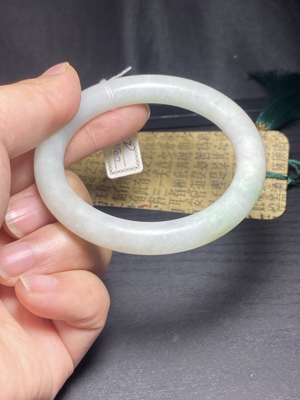 古玩玉器清代天然翡翠手鐲拍賣，當(dāng)前價格9500元