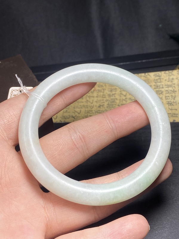 古玩玉器清代天然翡翠手鐲拍賣，當(dāng)前價格9500元