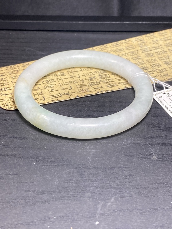 古玩玉器清代天然翡翠手鐲拍賣，當(dāng)前價格9500元