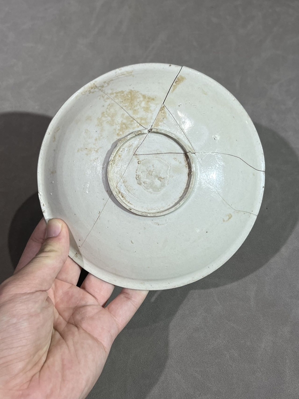 古玩陶瓷宋代五大名窯之一定窯白瓷刻荷蓮紋盤拍賣，當(dāng)前價格980元