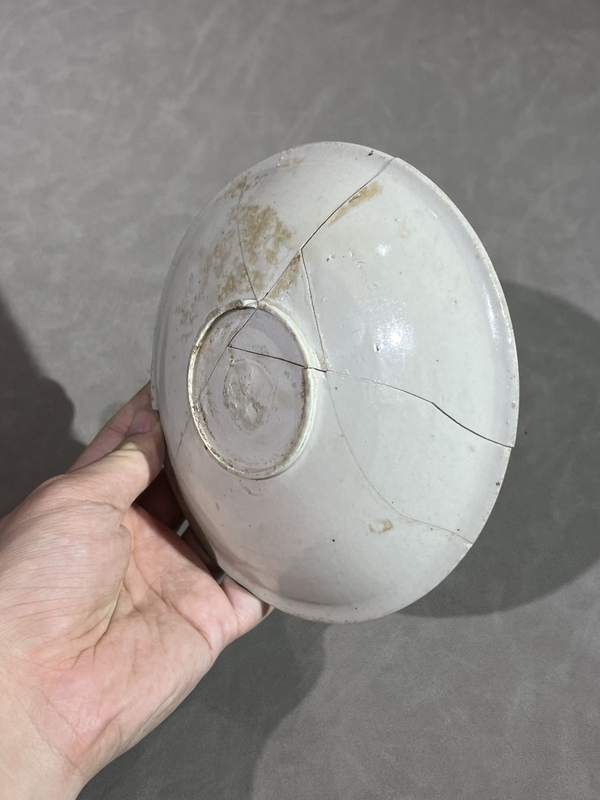 古玩陶瓷宋代五大名窯之一定窯白瓷刻荷蓮紋盤拍賣，當(dāng)前價格980元
