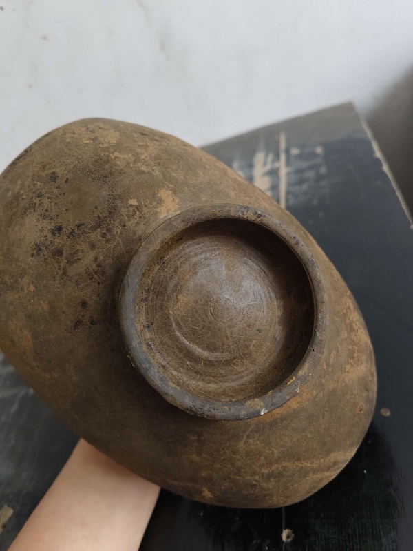 古玩陶瓷館藏級珍品秦漢灰陶彩繪線條紋繭形壺拍賣，當(dāng)前價格2980元