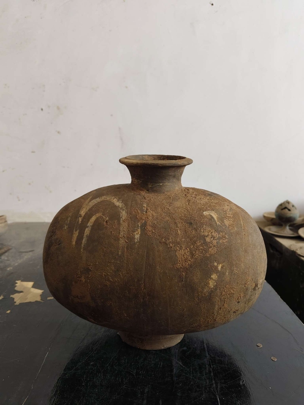 古玩陶瓷館藏級珍品秦漢灰陶彩繪線條紋繭形壺拍賣，當(dāng)前價格2980元