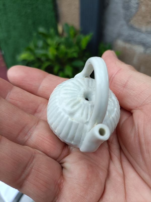 古玩陶瓷晚清德化白瓷瓜楞執(zhí)壺硯滴拍賣(mài),當(dāng)前價(jià)格298元