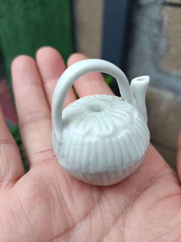 古玩陶瓷晚清德化白瓷瓜楞執(zhí)壺硯滴拍賣(mài),當(dāng)前價(jià)格298元