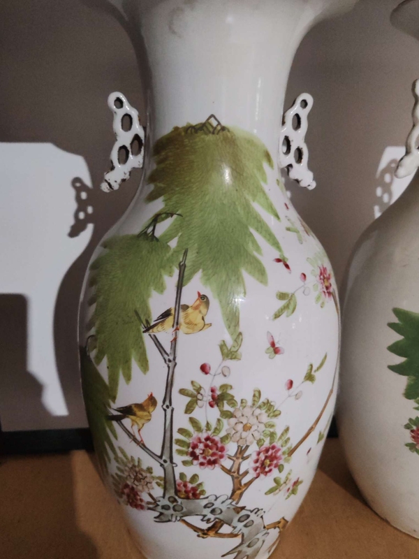 古玩陶瓷粉彩花開紋雙耳瓶拍賣，當前價格4000元